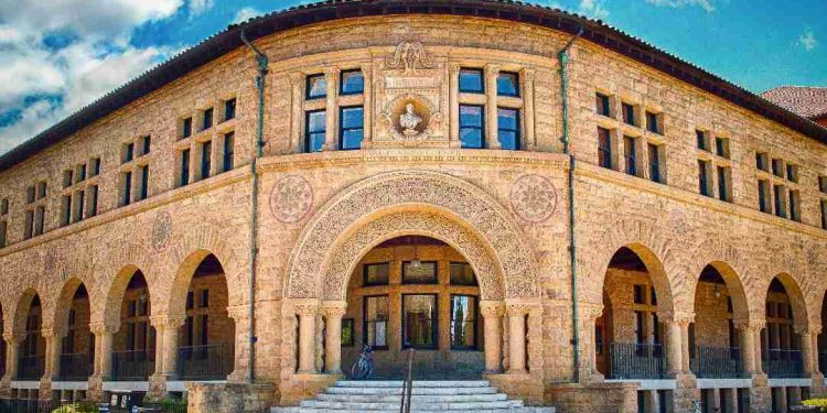 Kiến trúc đặc sắc của trường Đại học Stanford 