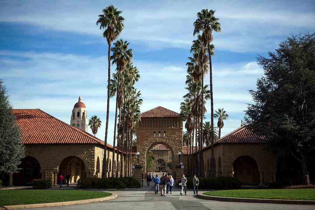 Vẻ cổ kính đặc trưng mà Đại học Stanford sở hữu