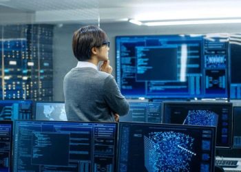 Nên học giỏi môn tin và toán để học ngành máy tính