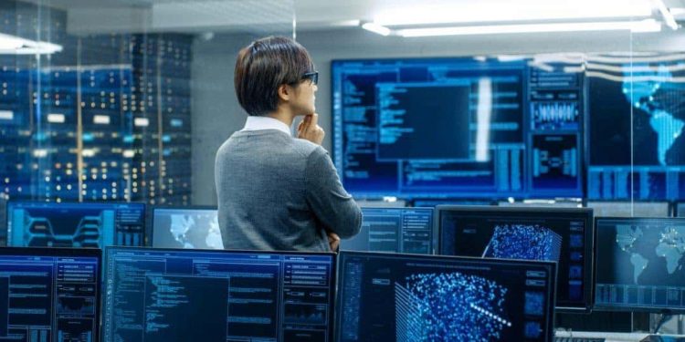 Nên học giỏi môn tin và toán để học ngành máy tính