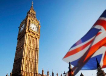 UK có nghĩa là Vương quốc Anh với 4 tiểu Bang 