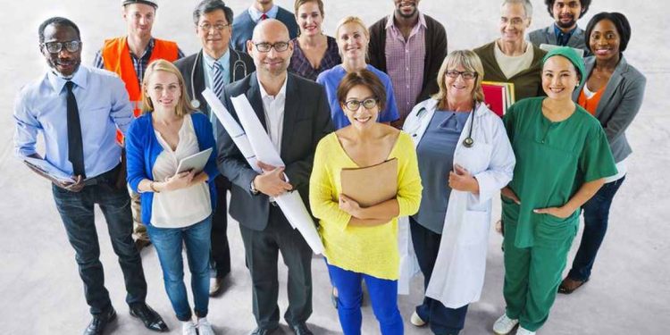 Lương tối thiểu hàng năm từ khoảng 35,000 – 50,000 AUD tùy theo ngành nghề