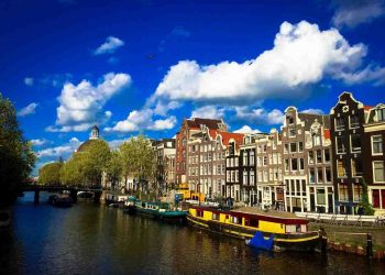 tiếng Anh tương đương với IELTS 6.5 hoặc TOEFL iBT 90